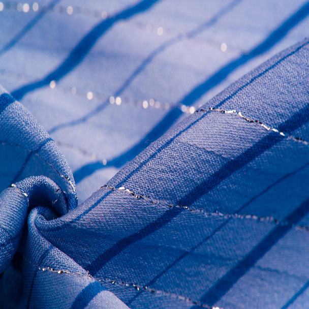  tessuto blu con strisce azzurre e bianche di lurex, perfetto per uno stile fresco e confortevole. Texture  - Foto, immagini