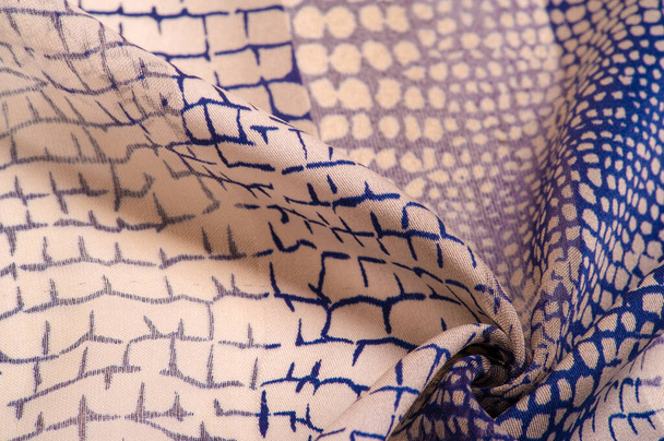 tissu de soie stylisé comme peau de python, motif bleu marine, thème africain. Texture. - Photo, image
