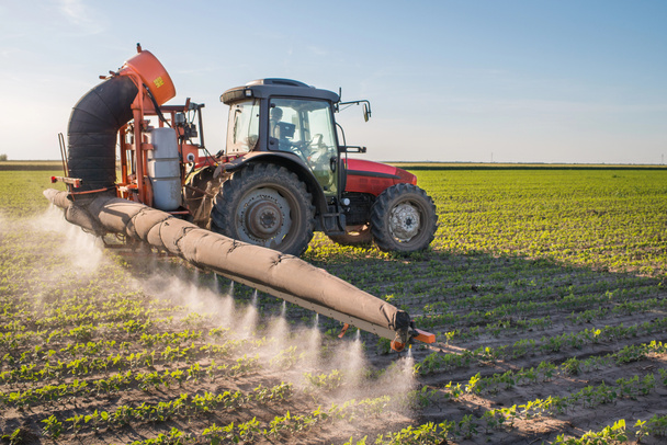 traktor postřik pesticidy  - Fotografie, Obrázek