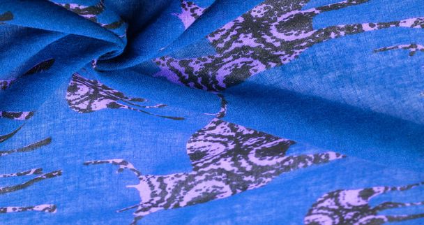 Tissu en coton bleu avec imprimé silhouette de cerf, décor moderne, art textile, design, peinture futuriste moderne. Texture, fond, motif, - Photo, image