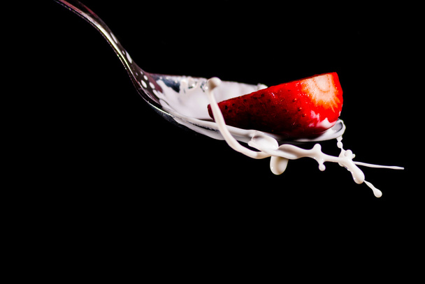Strawberry on dipper - Foto, afbeelding
