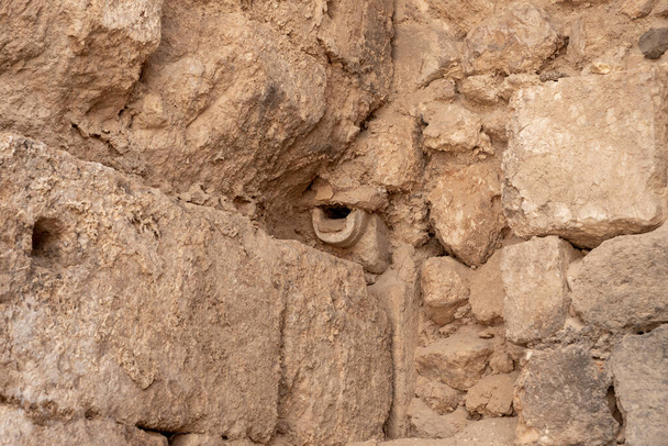 L'antico scarico delle fogne nei resti della città di Maresha a Beit Guvrin, vicino a Kiryat Gat, in Israele - Foto, immagini
