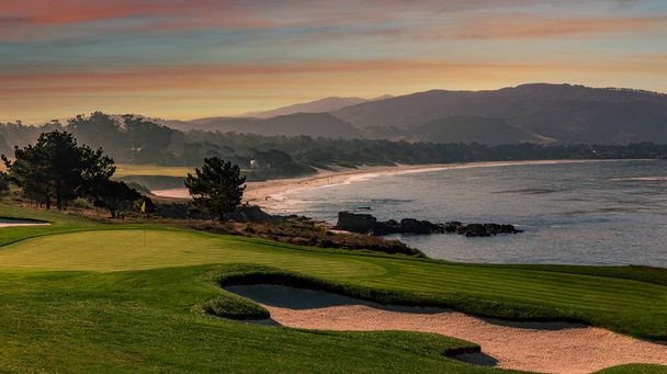 Widok na pole golfowe Pebble Beach, Hole 4, Monterey, Kalifornia, USA - Zdjęcie, obraz