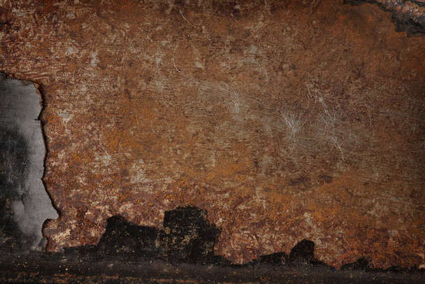 metal viejo con restos de pintura negra, óxido y arañazos, fondo grunge - Foto, Imagen