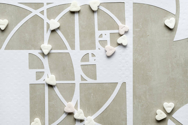 Fibonacci sequence circles and sugar hearts on beton stone background. Sweet taste perfection. Golden ratio concept. Flat lay, geometric paper art. Desaturated, earth colored white, beige colors. - Foto, Imagem