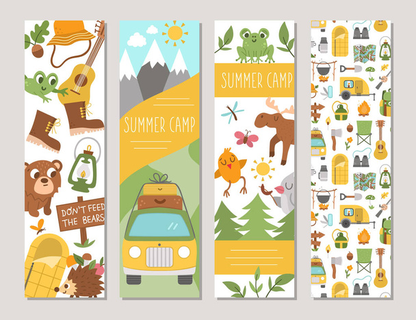 Lindo conjunto de tarjetas verticales del campamento de verano con animales del bosque, elementos de camping y furgoneta. Plantillas de impresión de viaje de bosque vectorial. Vacaciones activas o marcadores de turismo local o diseños de pancartas pac - Vector, Imagen
