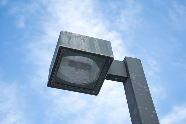 streetlight seen from below with sky and clouds in the background. view - Foto, Imagem