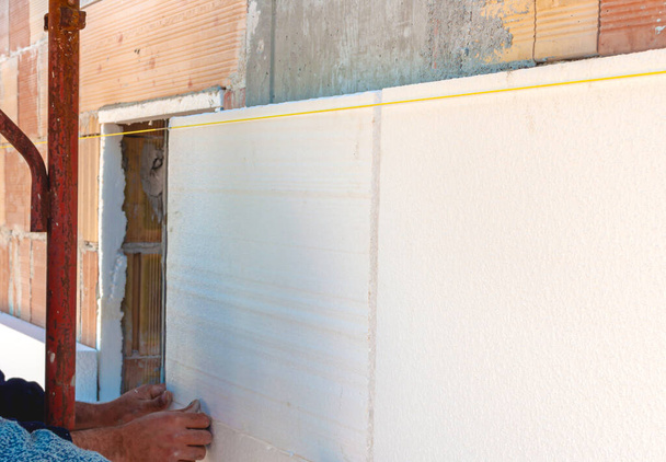 Baustelle - Außendämmung Fassadentherme installieren - Foto, Bild