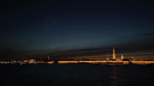 Sankt Petersburg, Russland - 2. Mai 2021: Willkommen SPb Show, Drohnenshow - Filmmaterial, Video