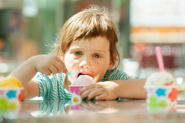  girl eating ice cream  outdoor - Zdjęcie, obraz