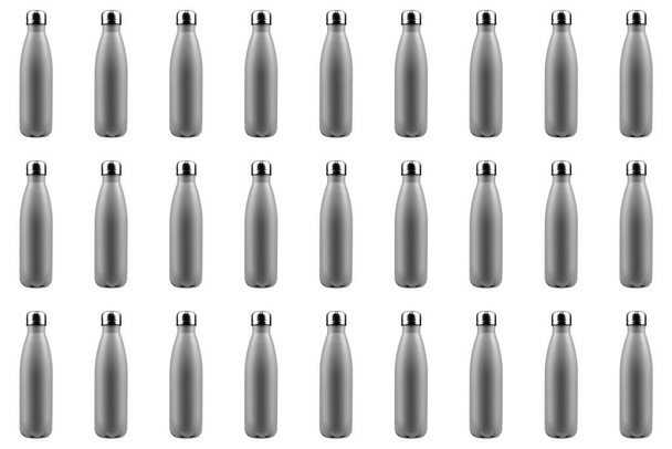 Modèle de bouteilles en acier réutilisables de couleur grise, isolées sur fond blanc. Zéro déchet, sans plastique. - Photo, image