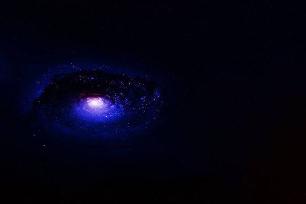 Karanlık bir arka planda küçük bir galaksi. Bu görüntünün elementleri NASA tarafından döşendi. Yüksek kalite fotoğraf - Fotoğraf, Görsel