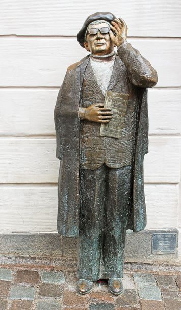 Памятник Эверту Таубе (1890-1976), одному из знаменитых шведских композиторов, писателей и актеров
. - Фото, изображение