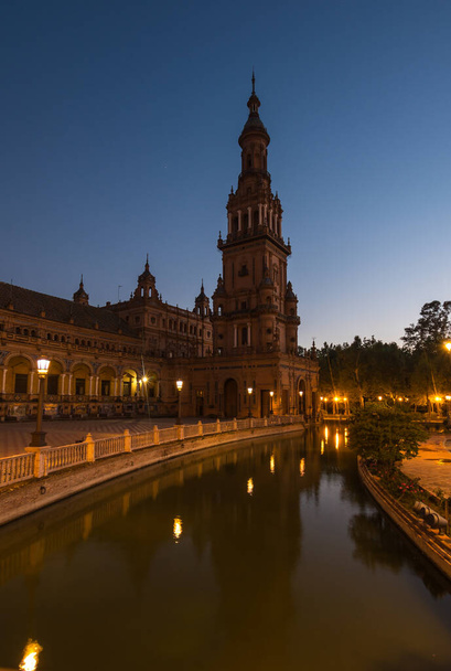 The Plaza de Espana ("Spain Square" in English) is a plaza in the Maria Luisa Park in Seville, Spain - Фото, изображение