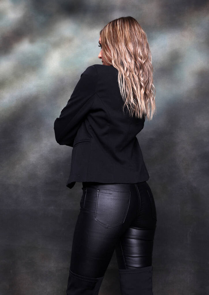 Beautiful, glamourous blonde girl posing in studio on isolated background. Style, trends, fashion concept. - Foto, Imagen