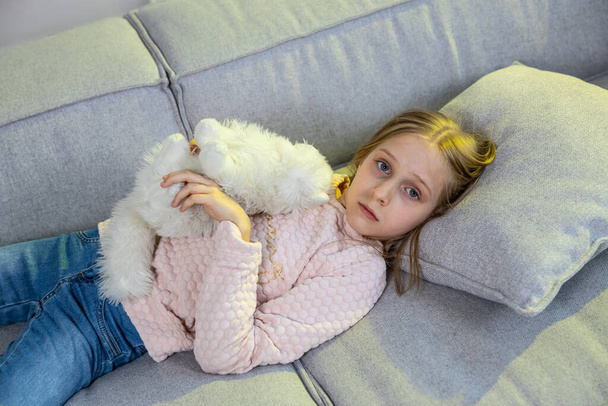 Little girl boring staying at home - Φωτογραφία, εικόνα