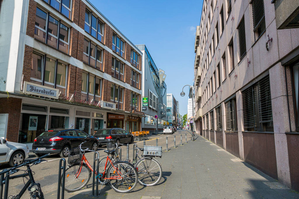Köln, Deutschland - 07. Juli 2018: Blick auf die Straße in der Kölner Innenstadt - Foto, Bild