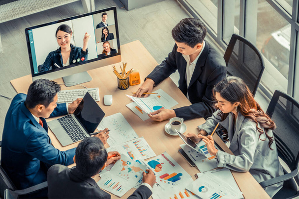 Wideo grupy osób biznesowych spotkania w wirtualnym miejscu pracy lub zdalnego biura - Zdjęcie, obraz