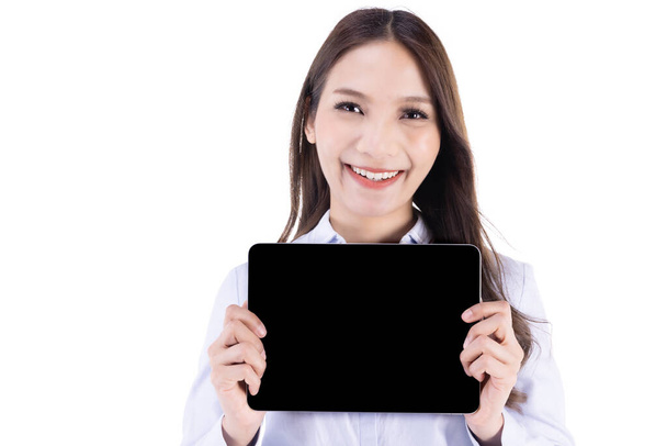 Bizneswoman z tabletem, Kobieta korzystająca z komputera cyfrowego PC szczęśliwy izolowany na białym tle.. - Zdjęcie, obraz