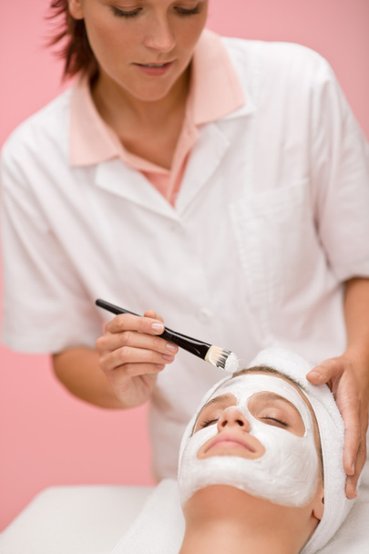 Facial mask - Woman at beauty salon - Фото, зображення
