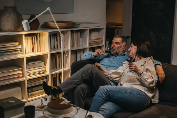 couple enjoying time at home drinking wine - Fotografie, Obrázek
