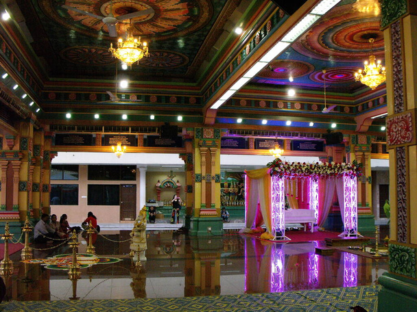 Kuala Lumpur, Malesia, 29 gennaio 2016: Sala principale del tempio Sri Maha Mariamman - Foto, immagini
