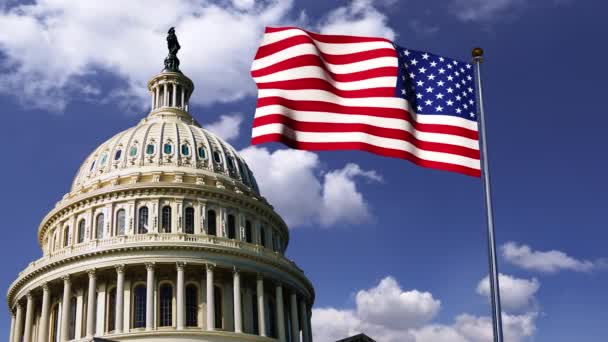 Domo del Capitolio y bandera estadounidense en el contexto de nubes en movimiento en el Día de la Independencia de los Estados Unidos de América.  - Imágenes, Vídeo