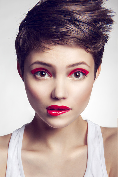 Retrato de hermosa chica con labios rojos. - Foto, Imagen