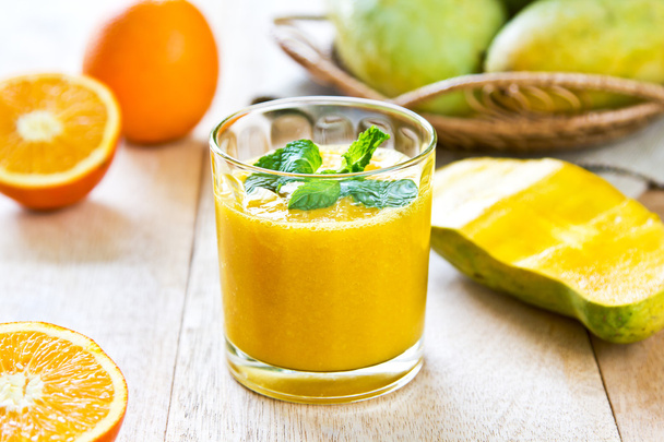 Mango ja oranssi smoothie
 - Valokuva, kuva
