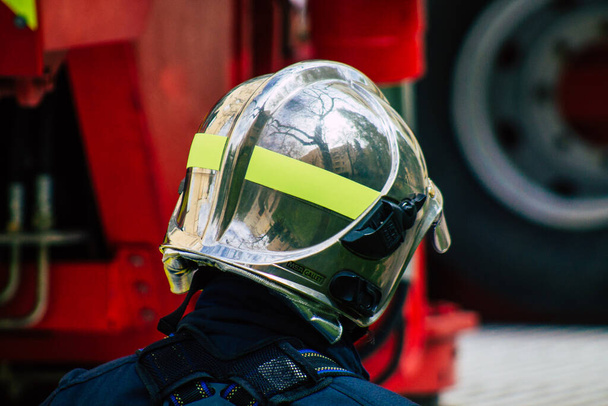 Reims France 04. května 2021 Francouzský hasič v zásazích v ulicích Remeše během epidemie koronaviru zasahující Francii - Fotografie, Obrázek