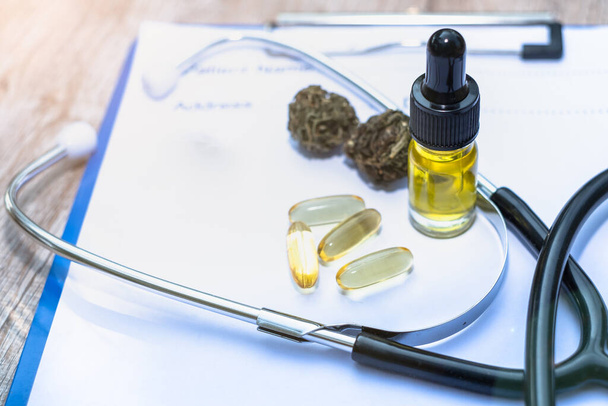 Hemp oil is put on the doctor's prescription stethoscope. Concepts of alternative medicine, herbal remedies Medical marijuana research. - Zdjęcie, obraz