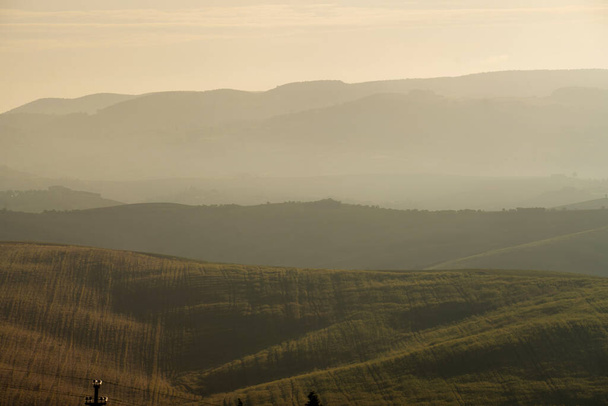 A paisagem rural toscana, uma paisagem italiana no início da manhã de Outono. Itália - Foto, Imagem