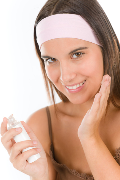 Make-up skin care - woman apply foundation - Fotografie, Obrázek