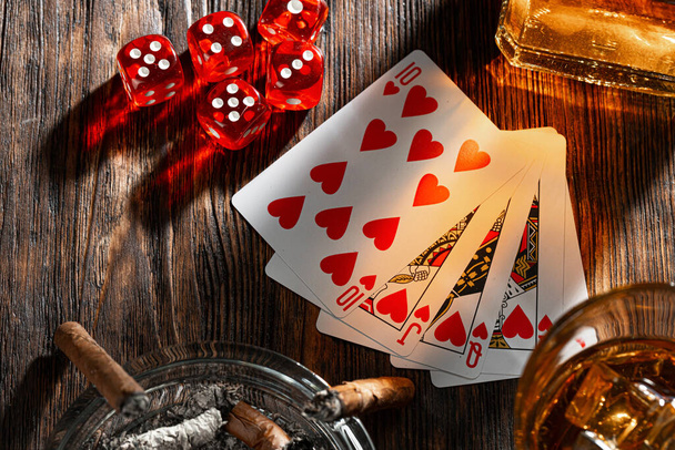 Cigar and playing cards on casino table - Foto, Imagem