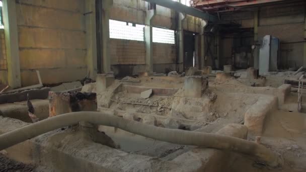 Руины заброшенного здания - Кадры, видео