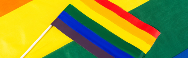 vue du haut du drapeau lgbt sur fond de couleurs arc-en-ciel, bannière - Photo, image