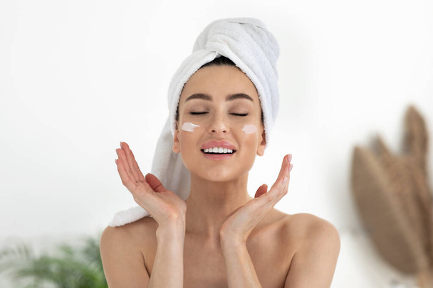 Morning beauty treatments, skin moisturizers, anti-aging cosmetics and enjoying procedures - Photo, Image
