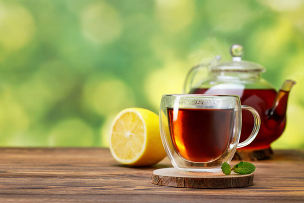 tea in teapot and cup - Foto, Imagen
