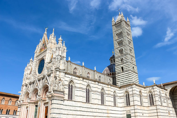 Siena, Italy - Circa September 2018. Beautiful view of Siena Cathedral (Duomo di Siena) in sunny day. - Fotoğraf, Görsel