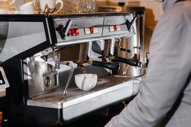 Making delicious coffee in a modern coffee shop close-up. - Фото, зображення