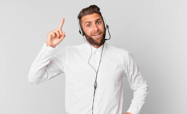 young handsome man feeling like a happy and excited genius after realizing an idea. telemarketing concept - Fotoğraf, Görsel