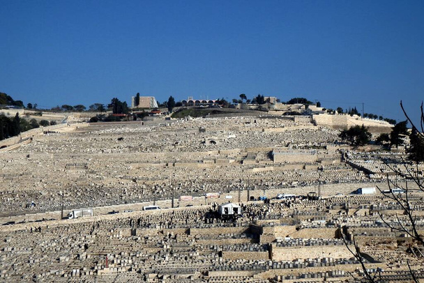Jeruzsálem, Olajfák hegye, temetők, kilátás az Óvárosból - Fotó, kép