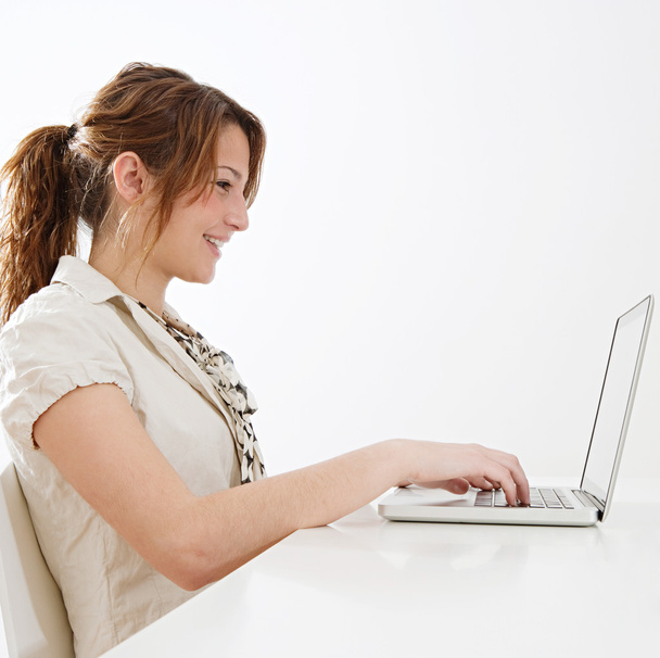 Woman using  laptop - Foto, afbeelding