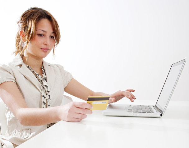 mulher usando laptop - Foto, Imagem