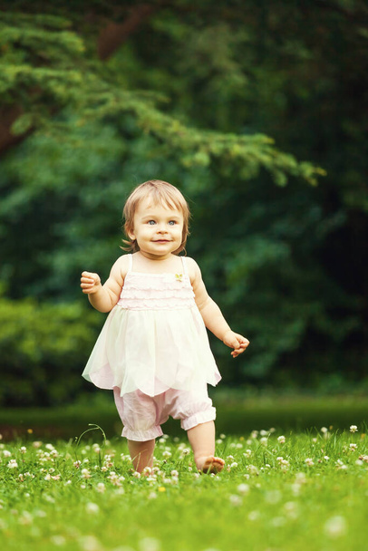 Little girl in the park - Fotó, kép
