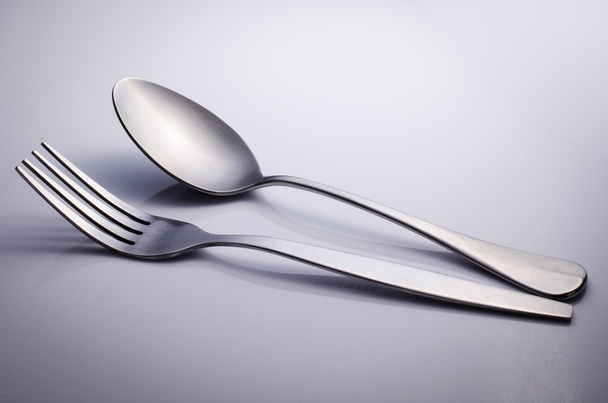 Juego de cubiertos con tenedor y cuchara
  - Foto, imagen