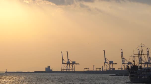 Αργά το απόγευμα στο λιμάνι της Οσάκα στην Ιαπωνία - Πλάνα, βίντεο