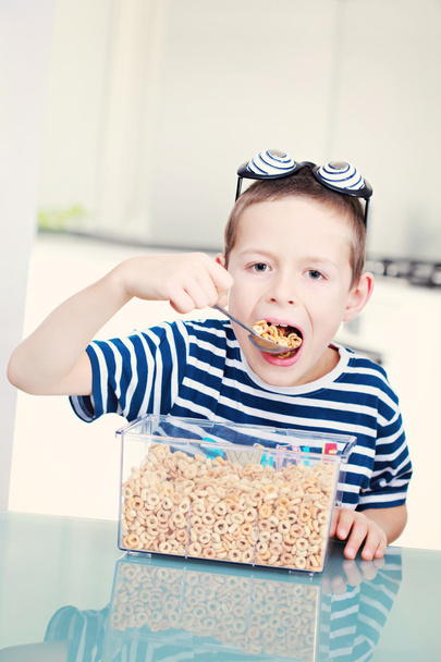 Comer cereales
 - Foto, imagen