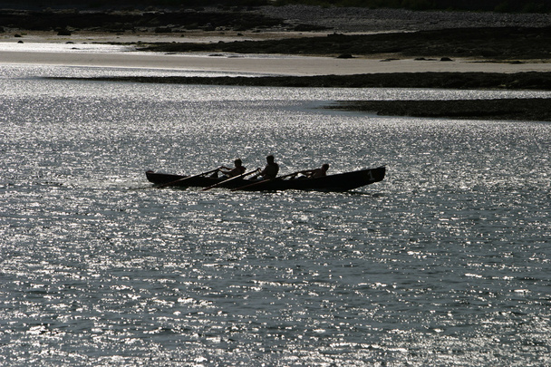 3 つの若い衆を手漕ぎボート - 写真・画像
