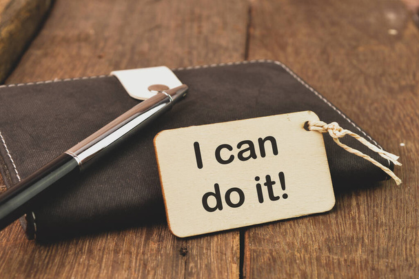 Kulma näkymä kynä, muistikirja ja etiketti kirjoitettu I Can DO IT! - Valokuva, kuva